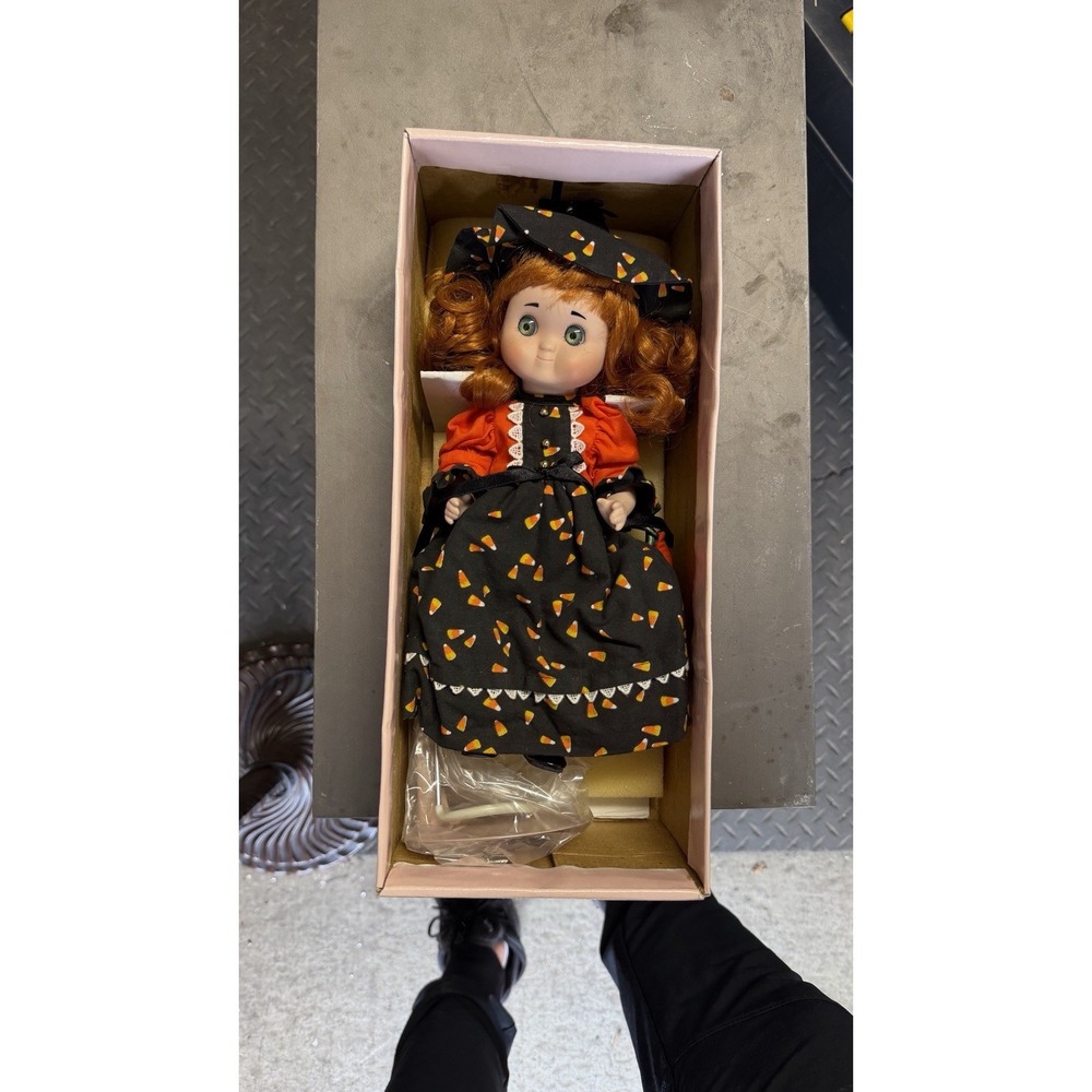 Goebel Dolly Dingle Dolls Halloween Porcelain Doll C32857 911677 w/ Box‎